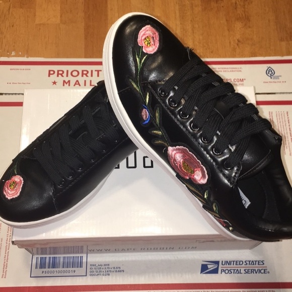 Cape Robbin Shoes Size 9 left - Picture 8 of 8